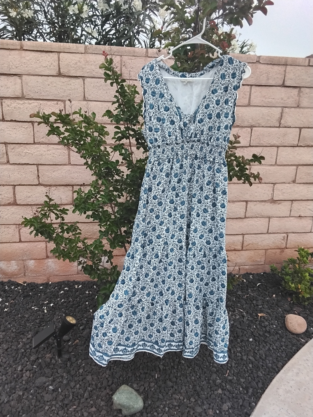 Sleeveless Blue Floral Maxi Dress with V-Neck